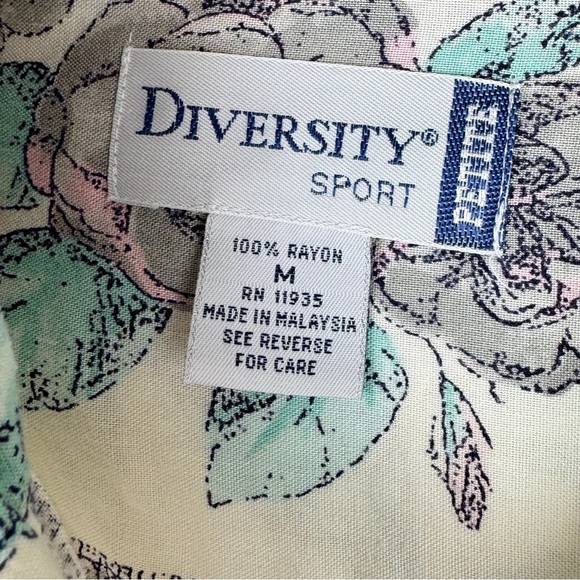 Diversity Sport Vintage Pastel Floral Blouse - Picture 4 of 9
